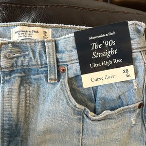Abercrombie&Fitch “The 90’s Straight Ultra High Rise, Curve Love” front vent hem
